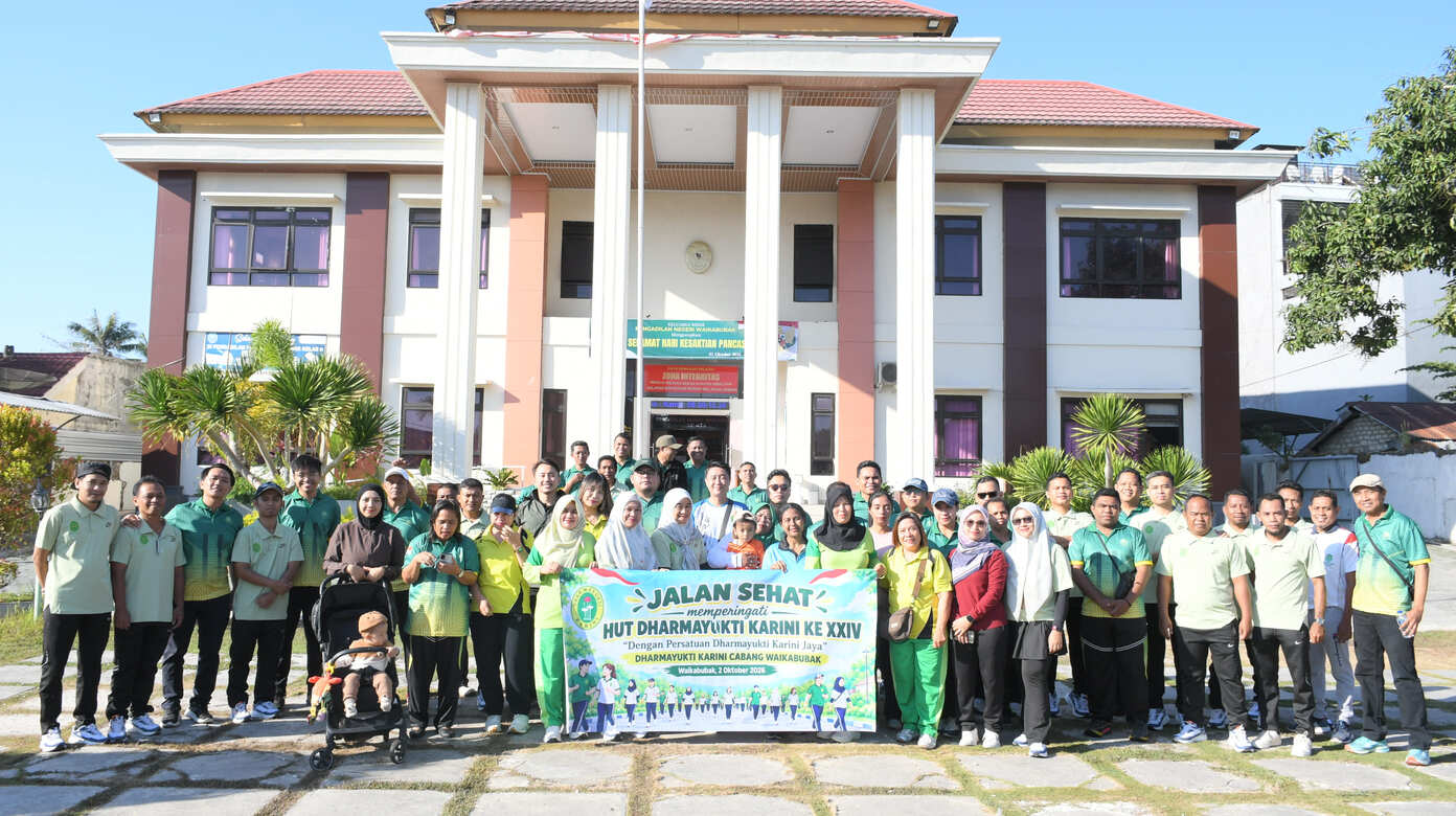 Meriahkan HUT ke-XXIV, Dharmayukti Karini Gelar Jalan Sehat Bersama Aparatur PN dan PA Waikabubak